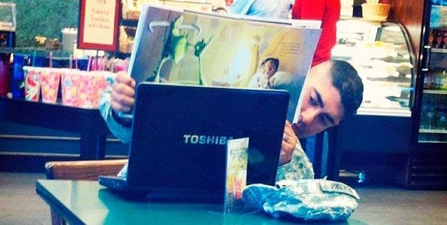 This father isn't letting his tour of duty overseas stop him from reading a good night story to his kids 💛 

Happy Family Literacy Month ⭐