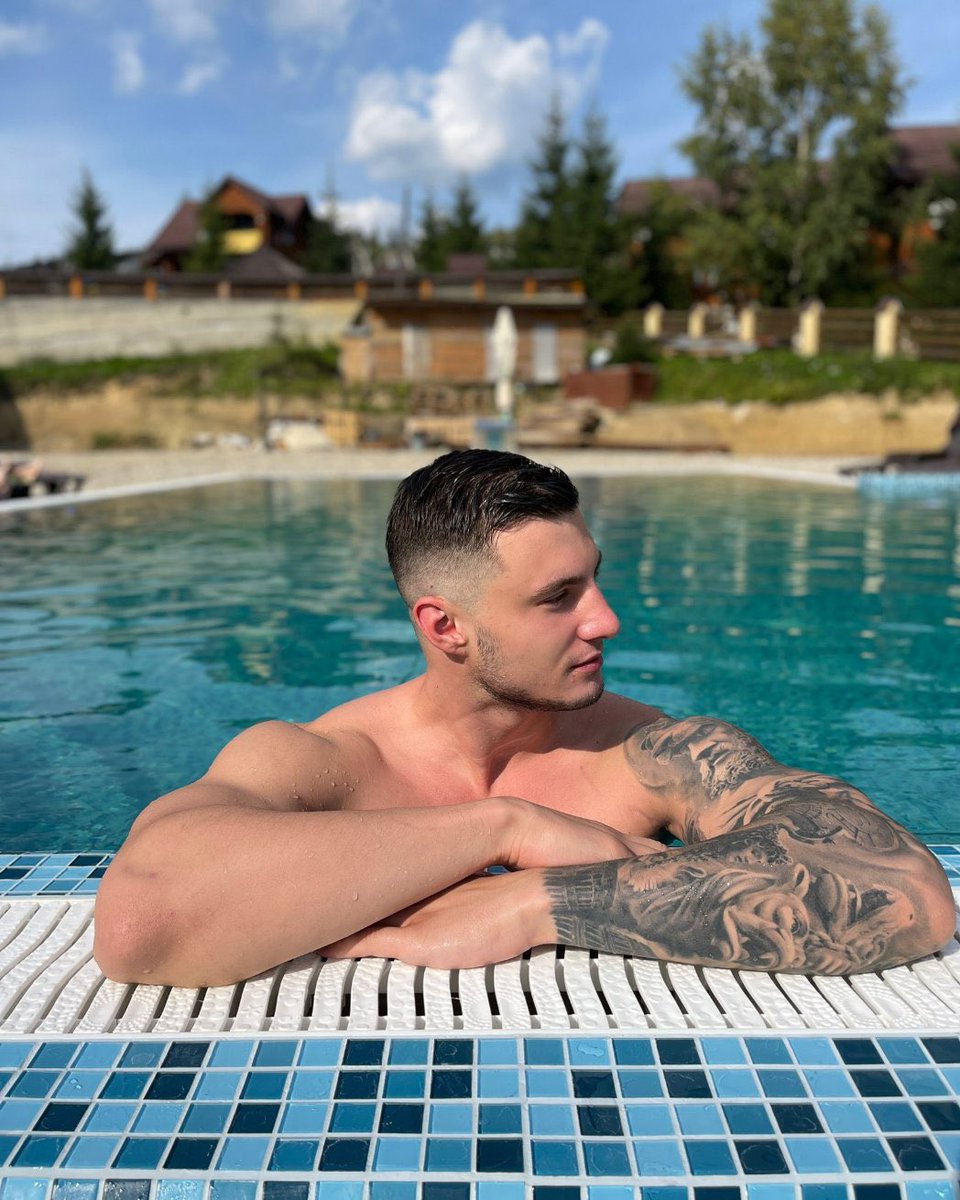 WebWonder0's tweet image. Happy Thursday off