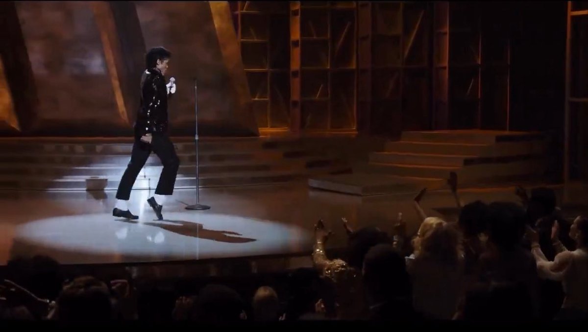 iamveronica777's tweet image. So you’re telling me this clip if from the biopic and not the actual clip from Motown 25???

I LITERALLY HAVE CHILLS 😭
#MichaelMovie