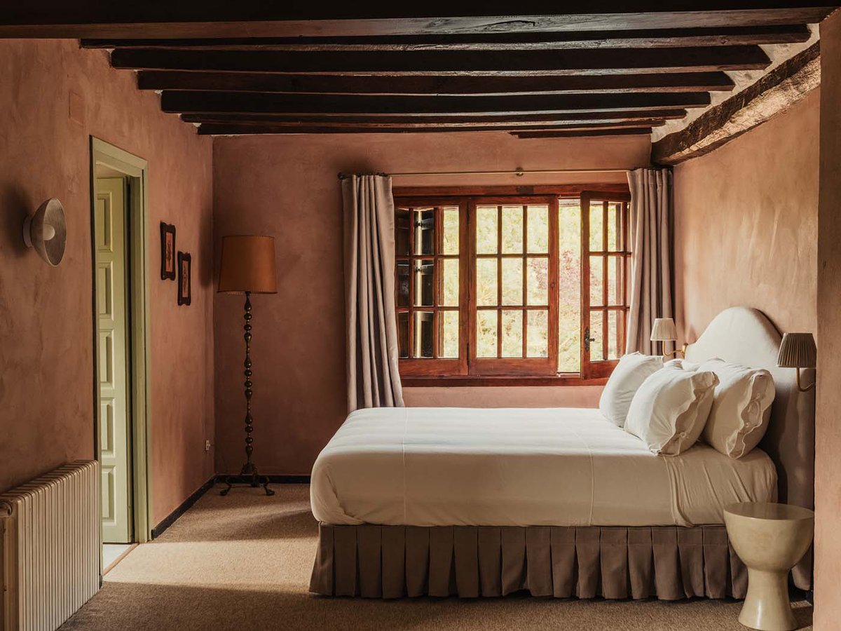 In the heart of the Catalan countryside, Off Grid Girona offers a deeply authentic take on the concept of slow travel... we-heart.com/2025/11/06/off…