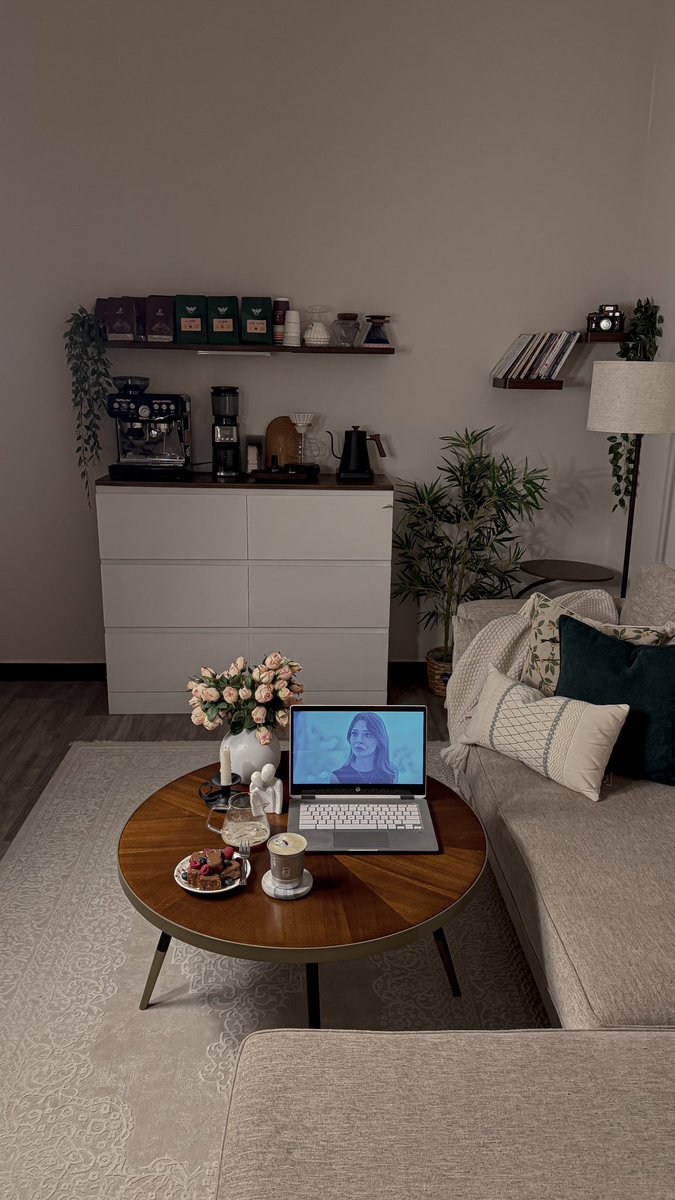 ii_xo2's tweet image. يتعَافى الإنسَان بِـ لحظاتهِ الهادئه❣️.