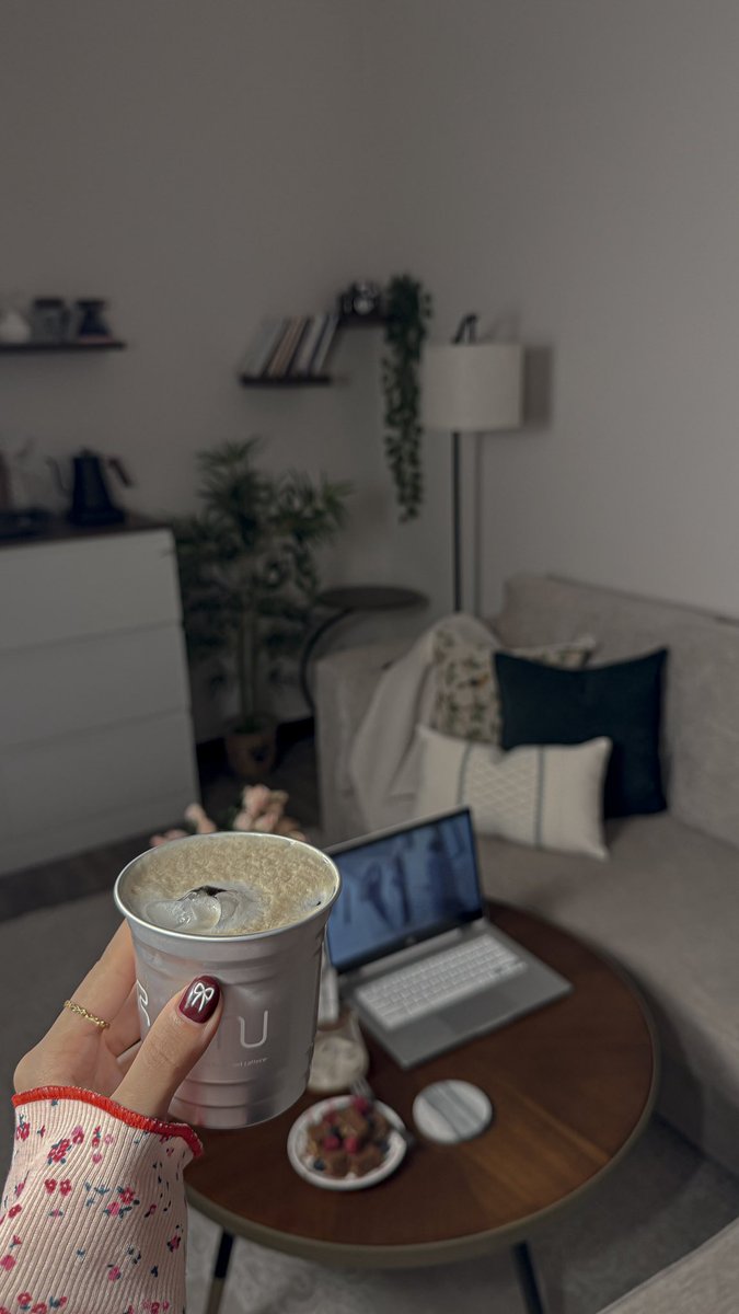 ii_xo2's tweet image. يتعَافى الإنسَان بِـ لحظاتهِ الهادئه❣️.