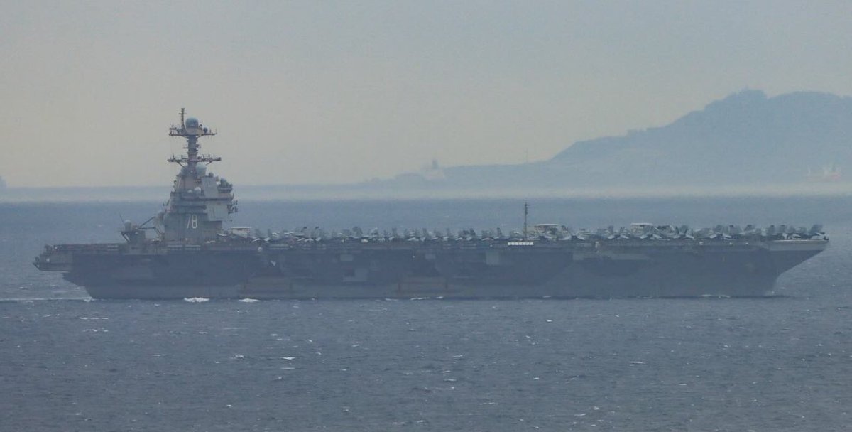 IN PICS: The world’s largest #aircraftcarrier cruises past the Rock as it navigates the Strait of #Gibraltar – to join Trump’s war party threatening Venezuela theolivepress.es/spain-news/202…