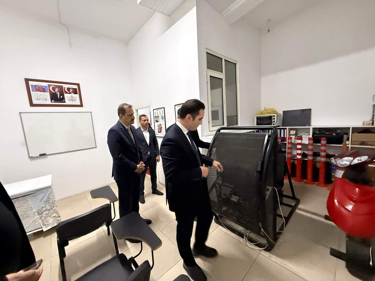 📌 İlçemizde Sürücü Kurslarına Ziyaret

     Kaymakamımız Sayın Ahmet Faruk BEYAZIT, İlçe Milli Eğitim Müdürümüz Kerim TORAMAN ile birlikte ilçemizde faaliyet gösteren sürücü kursları Aktif Direksiyon Sürücü Kursu ve Salıpazarı Sürücü Kursunu ziyaret etti.