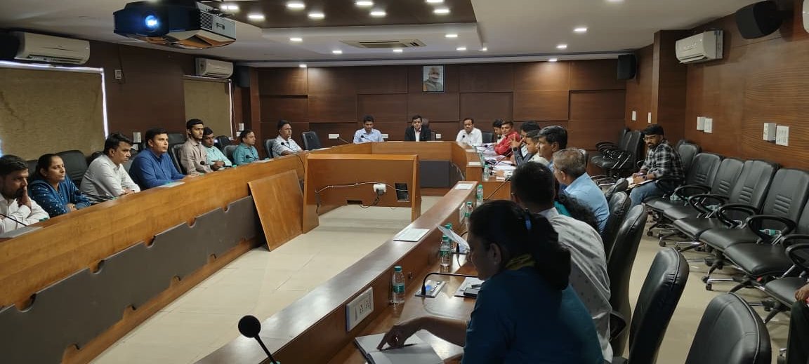 CollectorMeh's tweet image. આજ રોજ જળ શક્તિ અભિયાન૨૦૨૫ અંતર્ગત મહેસાણા જિલ્લાના સેન્ટ્રલ નોડલ અધિકારીશ્રી માન.લોચન શહેરા ની ઉપસ્થિતિમાં મિટિંગ યોજાઈ જેમાં મહેસાણા જિલ્લામાં ચાલુ વર્ષે જળ શક્તિ અભિયાન અંતર્ગત થયેલ કામોની સમીક્ષા કરવામાં આવી.
@CMOGuj @revenuegujarat @infomahesanagog