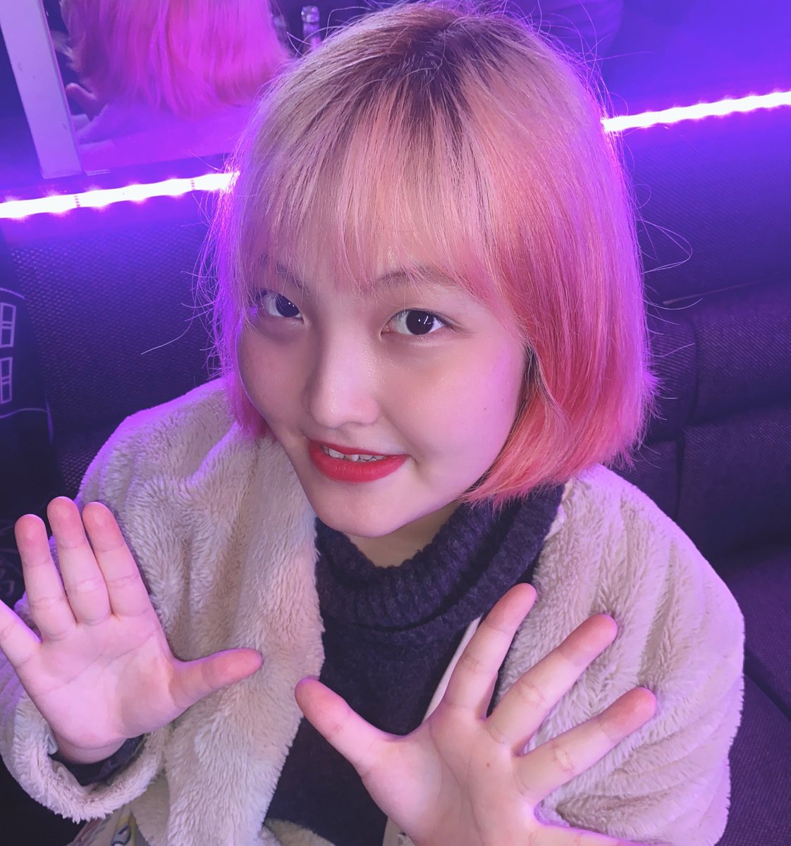 bereina_npm's tweet image. 一瞬だけぱちゅも寄った〜
つきのちゃんのプロ合格おめでとうイベントだったけど
琴乃さんにも久々に会えて嬉しかった🥰

写真はぱちゅもの照明と髪色が合うね〜って言って琴乃さんが撮ってくれたやーつ