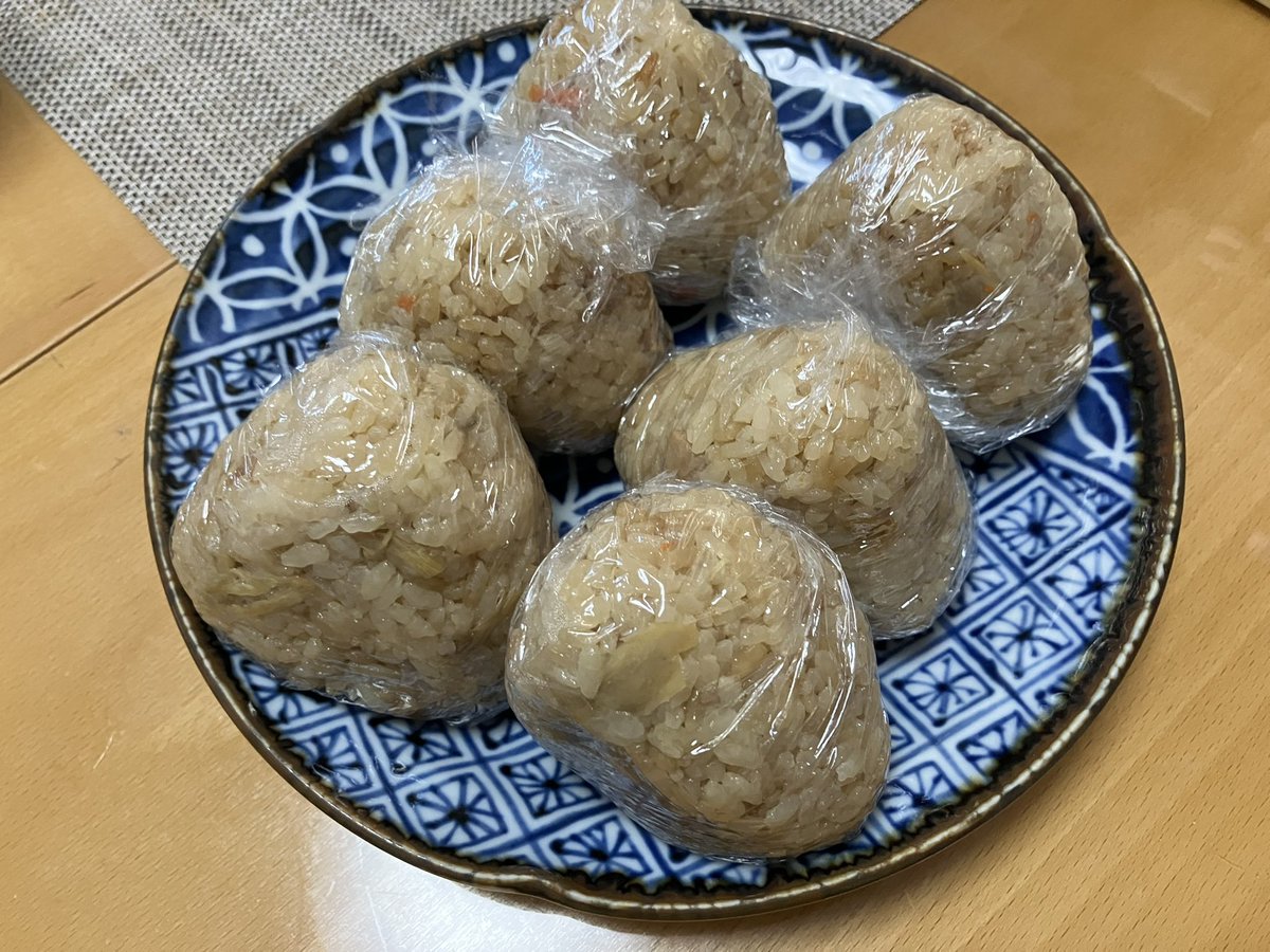 鶏ごぼうの炊き込みご飯で🍙

 #OnigiriAction