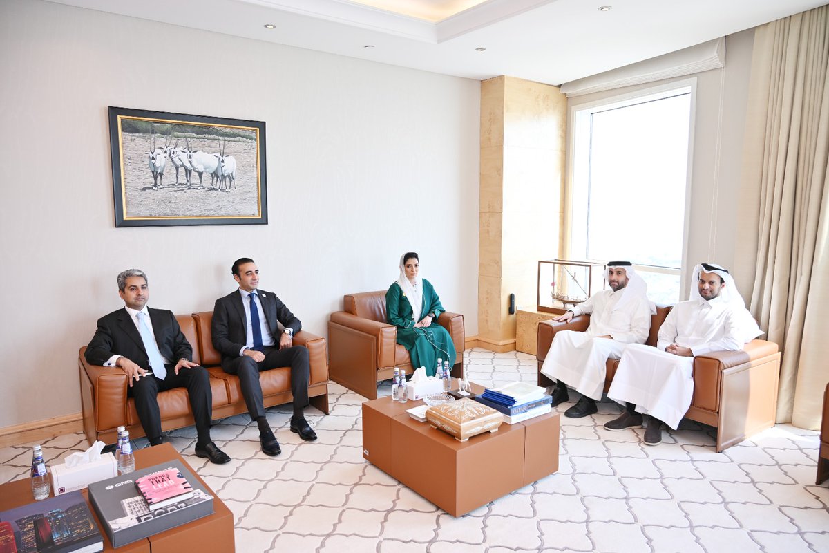 PresOfPakistan's tweet photo. First Lady Bibi @AseefaBZ and Chairman PPP @BBhuttoZardari  met Mr. Mohammad Saif Al-Sowaidi, CEO of Qatar Investment Authority. They discussed enhancing Pakistan-Qatar cooperation in energy, infrastructure &amp; technology sectors. https://t.co/JrcXyy1P4b