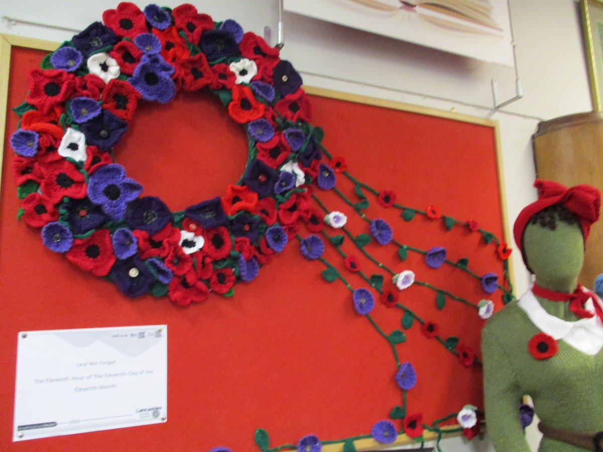 LancsLibraries's tweet image. Come along to #PadihamLibrary to see our knitted Remembrance Day display, available until 15 November