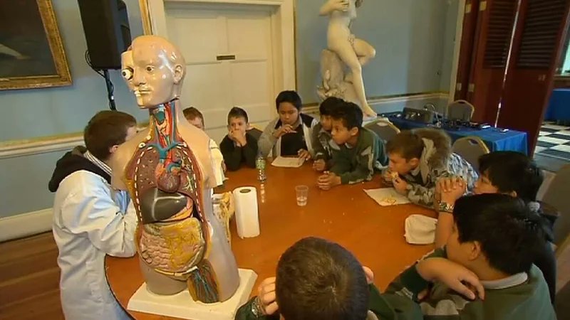 RTEArchives's tweet image. Science Week begins today.
@ScienceWeek #ScienceWeek @Researchirel 

Experiments using everyday items for Science Week.

WATCH: RTÉ News reports #OnThisDay in 2010 rte.ie/b/1541480