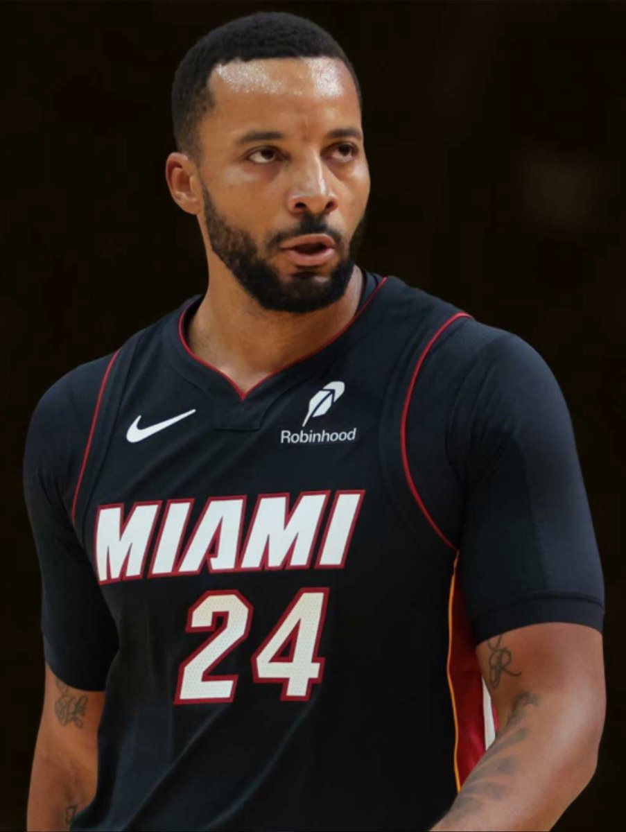 DaomeyBrand's tweet photo. Norman Powell joueur des Miami Heat, représente DAÖMEY Brand avant son match de la nuit dernière. 🚀🏀 #daomey https://t.co/wY95nbeBPN