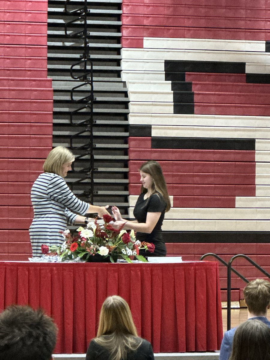 ReneSOlson's tweet photo. Congratulations to Ava on her induction into National Honor Society tonight.  She has been working very hard her senior year at not just her grades but doing community service hours, playing softball games and taking extra lessons/practices and taking courses on her own to get.. https://t.co/atfSjGpsWf