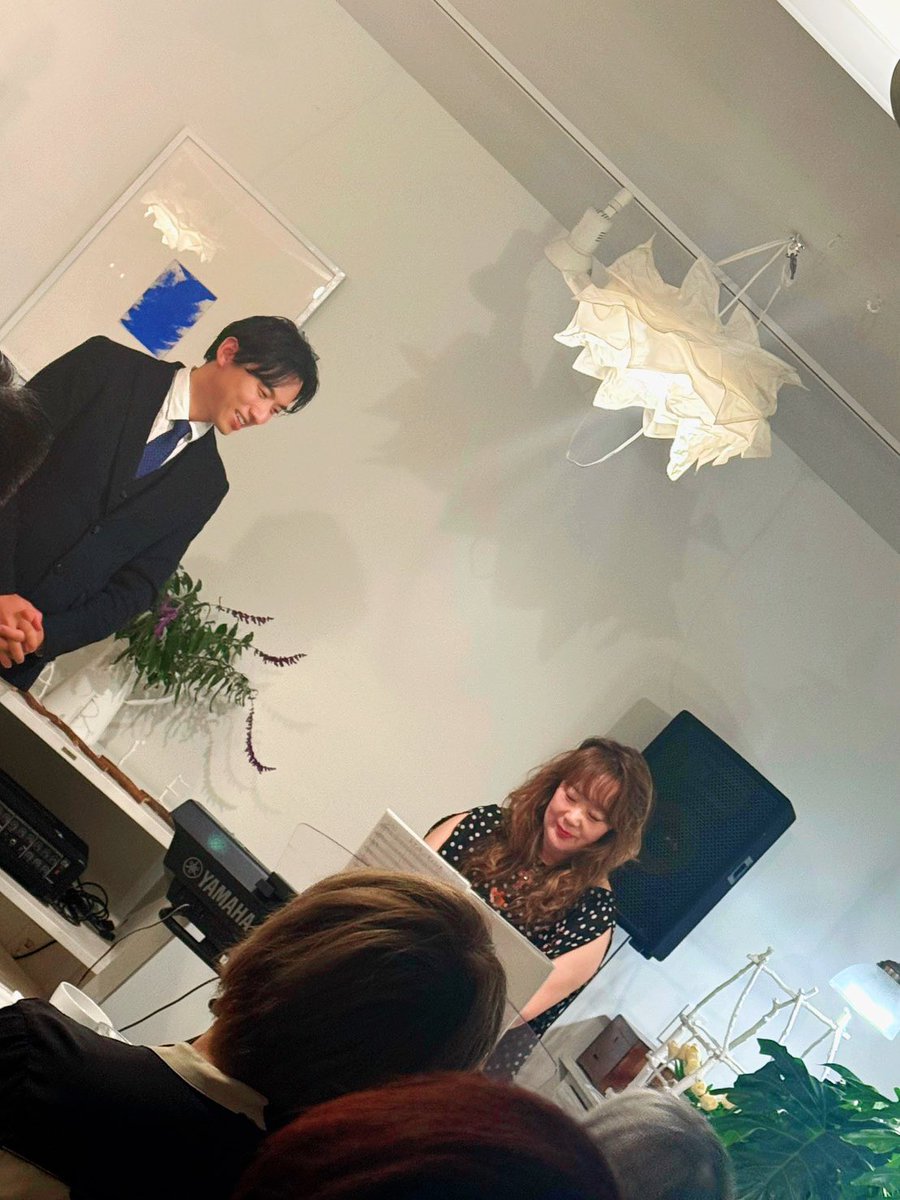 cocobuncho's tweet photo. 11/3熱海マリーズキッチンでの「坂下忠弘オータムディナーコンサート」は満席のお客様と共に華やかに終える事出来ました🎵
珍しい👀バックヤードから会場入りの動画添えてご報告します🩷有難うございました❣️ #atamicity #マリーズキッチン #marieskitchen https://t.co/ByNJRNsGe9