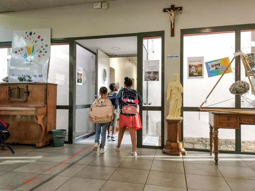 lechochretien's tweet image. 🏫🙏 FLASH | Le ministre de l’Éducation, Édouard Geffray, s’est montré ferme sur L’INTERDICTION DE LA PRIÈRE EN CLASSE pendant le temps d’enseignement, et sur L’OBLIGATION D’APPLIQUER LES NOUVEAUX PROGRAMMES D’ÉDUCATION À LA SEXUALITÉ, y compris dans l’enseignement catholique.