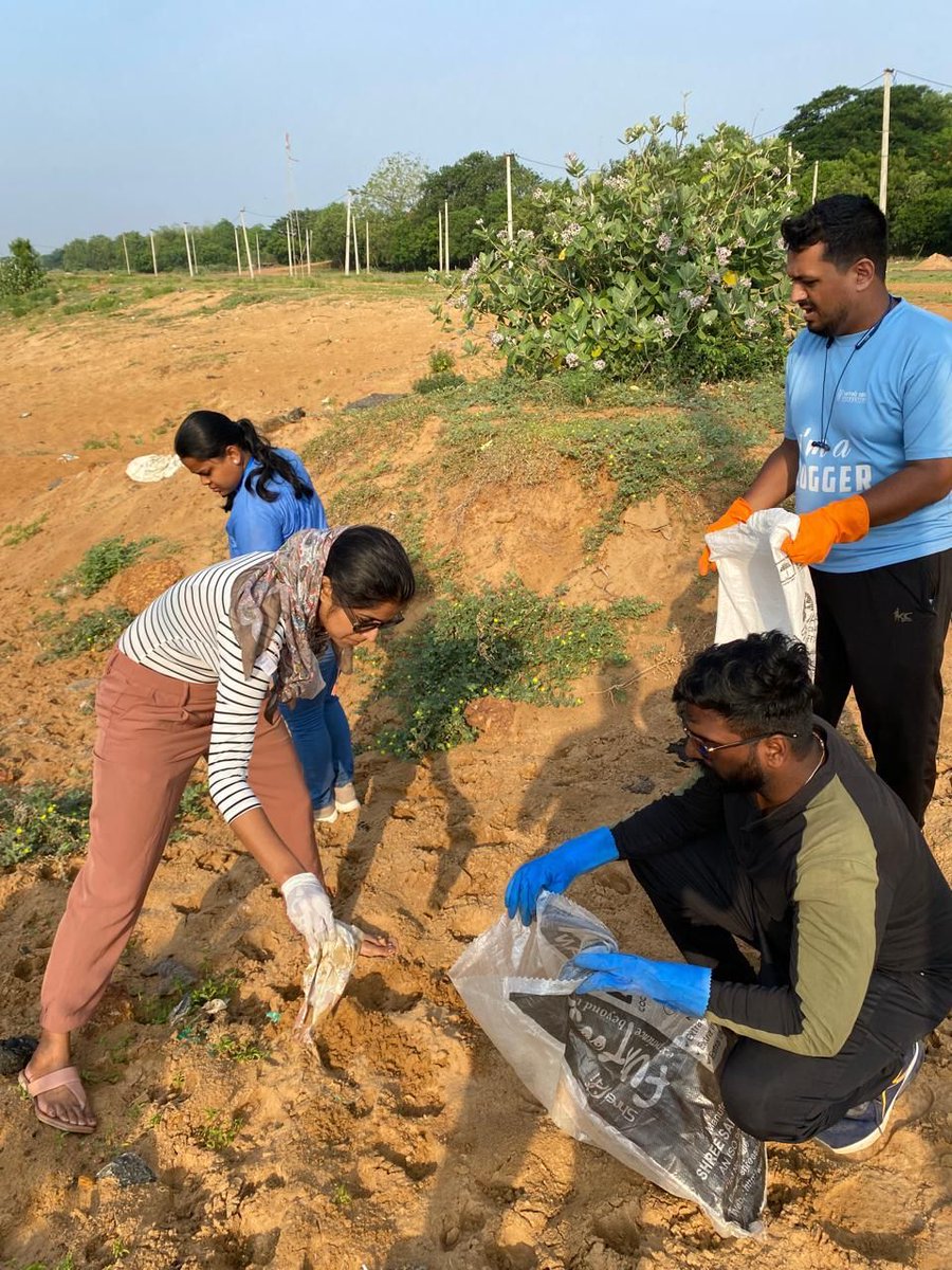 Team <a href="/SATTVIC_SOUL/">Sattvic Soul Foundation</a> collected waste, spread awareness on cleanliness &amp; encouraged visitors to make Baliyatra a zero-waste celebration. This initiative reminds us that small actions can create a big impact when done together 
#PloggingForPlanet #CleanBaliyatra #VolunteersForChange