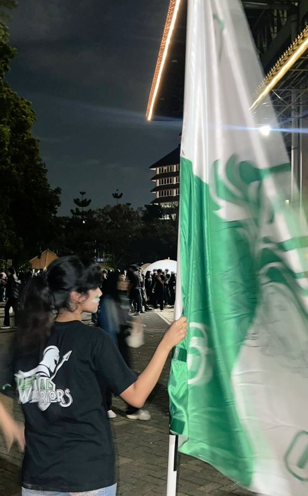 anayaxry's tweet photo. to many more parade ui💫 https://t.co/O7oocrutA3