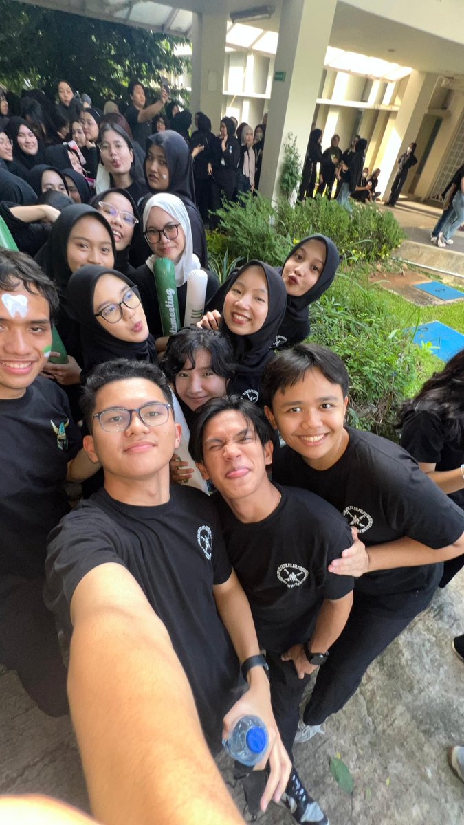 anayaxry's tweet photo. to many more parade ui💫 https://t.co/O7oocrutA3