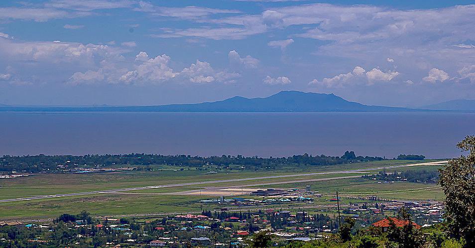 Homa Hills are a mountain range in Homa Bay County Kenya, known for their scenic beauty, hiking opportunities
The tallest peak Mount Homa, reaches 1581 meters and overlooks Lake Victoria's Winam Gulf. 
traveloltepesi.co.ke/product-catego…
Kalonzo Gikomba Kidero Azimio Uhuru Wamalwa Airport