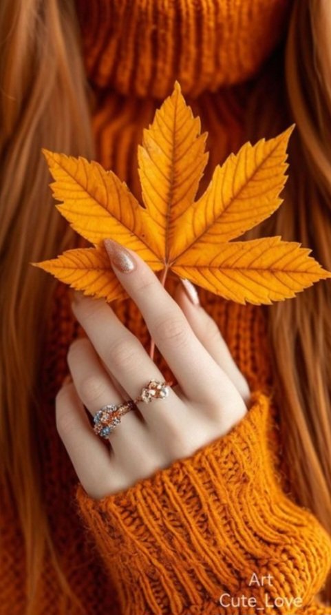 "Kalbinden öpüyorum"
diye bir cümle vardır 
Duyguların en naif tercümanıdır
Kişi bilir o kalpte olduğunu 
Kalpte bilir ait olduğu kalbi

ARROW RED