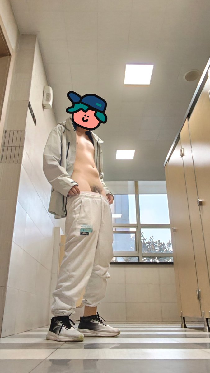 zhexuan112377's tweet photo. 无人厕所#gay#男同#天体#苏州#裸露#野外#寻求鸟洞 https://t.co/sPRzI6BDFF