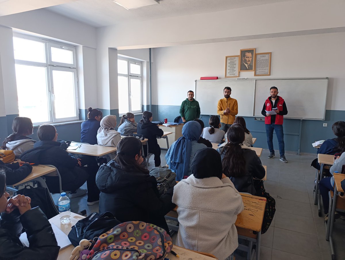 🌟 Merkezin Seninle Güzel Projesi kapsamında bugün Diyadin Mesleki ve Teknik Anadolu Lisesi’ndeydik!
Gençlerle bir araya gelerek Gençlik Merkezimizin faaliyetleri ve kurslarımız hakkında bilgilendirme yaptık. 🎨🎶⚽
✨ <a href="/frknkrksz/">Furkan Korkusuz</a> <a href="/Diyadin004/">DİYADİN KAYMAKAMLIĞI</a>