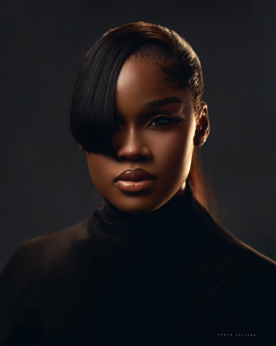 VenitaAkpofure's tweet photo. My Darling, God bless you for all that you are and all that you do.❤️ you have saved so many lives behind the scenes 😂🤣 especially 2pac. You are a gentle beacon of strength, resilience and beauty and as much as we bicker, you love me the hell down for no reason at all. 😂😩 Happy Birthday My Lady Puff Puff of Spartan Palace. May God bless you and keep you. You are beautiful as always. This photo is ❤️‍🔥❤️‍🔥❤️‍🔥I think these colours can go for your wedding 🤪. #Yesiwroteabook #HappyBirthday #Nwaaadioooooraahhh