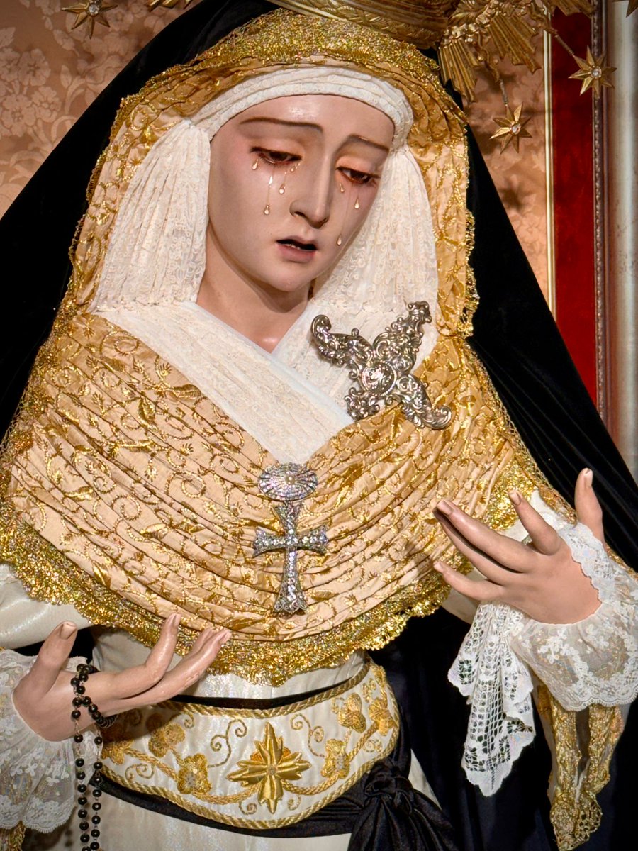 appazymisericor's tweet photo. 🔵🔴 Nuestra Señora de la Misericordia luce ataviada de luto para el mes que honramos la memoria de los fieles difuntos.

Vestidor: Julio Delgado @juliodelgadovestidor

✉️ Infórmate y contacta:
secretaria@pazymisericordia.com

#PazyMisericordia  #NuestraSeñoradelaMisericordia https://t.co/Jwtug0nZ0P