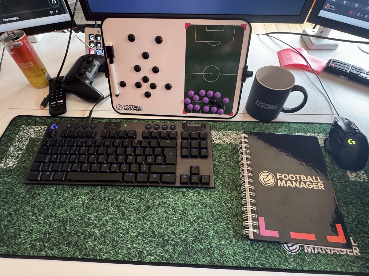 Thank you so much for the #FM26 care package <a href="/FootballManager/">Football Manager</a> ❤️

Always wanted one of these shirts for the background, and the tactics board will definitely come in clutch 🧠