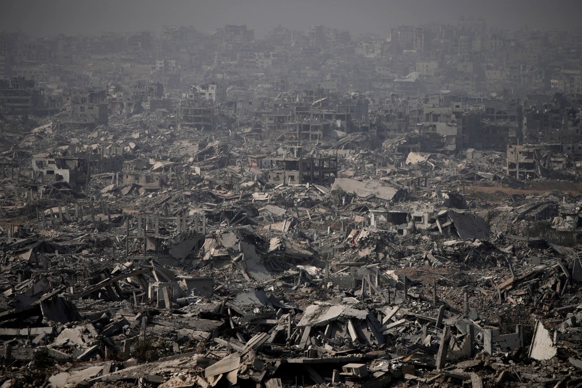 Ob "Jo" auch Probleme bekommen würde, wenn er sagt, die Deutsche #Staatsräson in #Gaza sieht schlimmer aus als #Deutschland 1945?

#NiewiederStaatsräson
#GemeinsamgegenGenozid