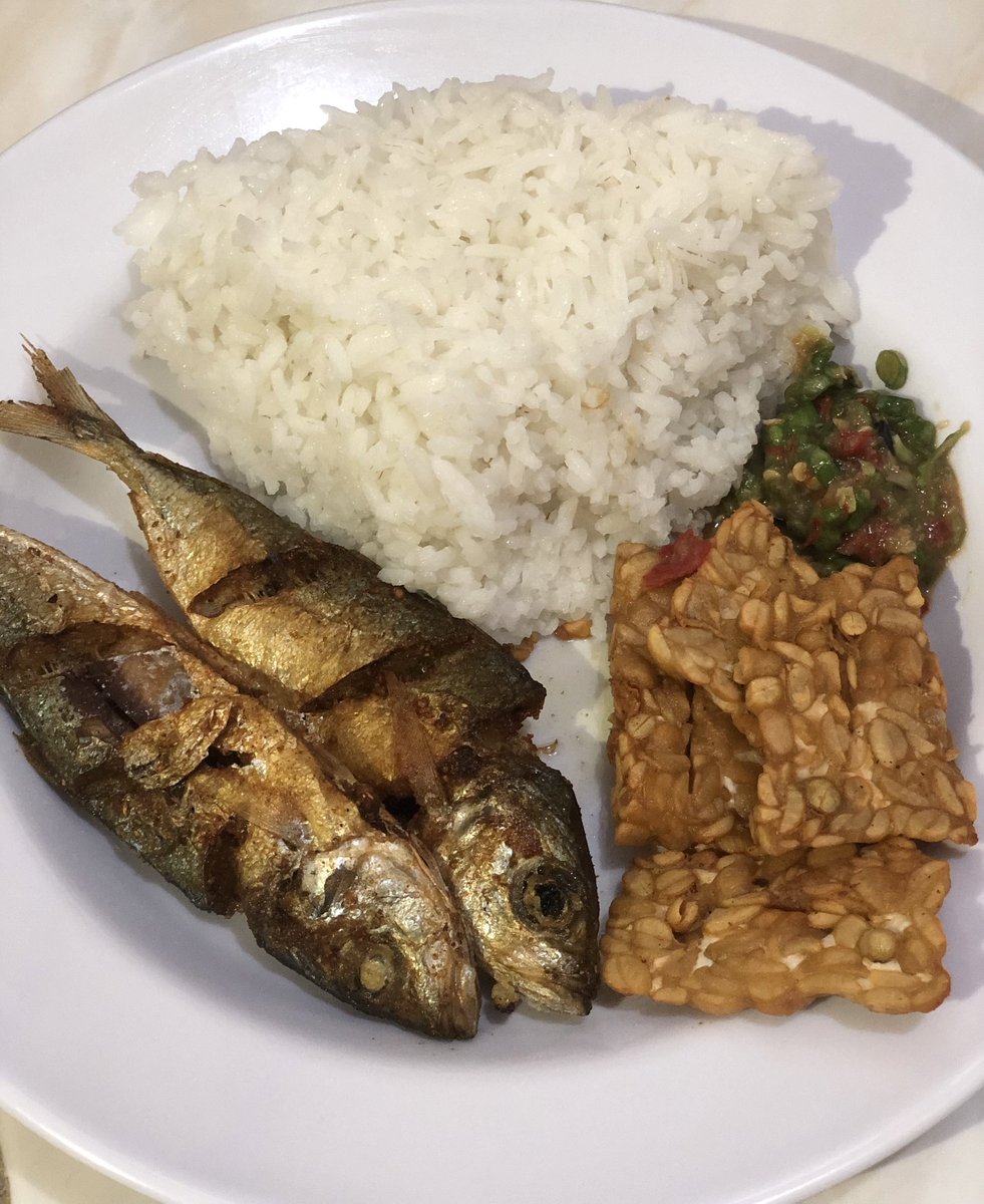 kalian makan malam sama apa nih?