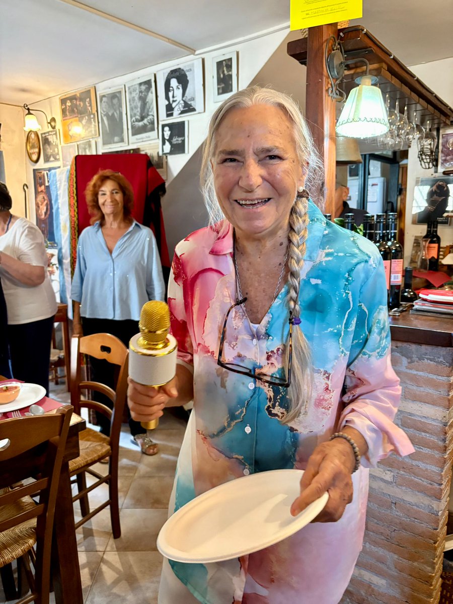 L'amore per la mozzarella di bufala campana non ha età!

A 86 anni sogna di aprire un suo caseificio e si è iscritta alla nuova edizione del corso di formazione per diventare casari, organizzato dalla Scuola lattiero-casearia del nostro Consorzio di Tutela, attraverso la società