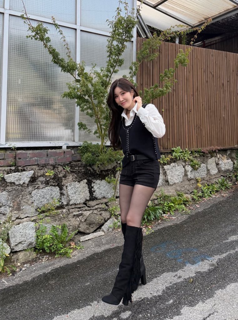 그녀에겐여자를자극하는무언가가잇음. . .