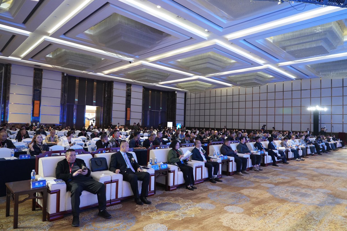 FutureBitNews's tweet photo. FutureBit Labs is committed to deeply integrating AI with Web3, partnering with global nodes to build a distributed intelligent ecosystem and usher in a new chapter for the on-chain future. https://t.co/qiZqxph82g