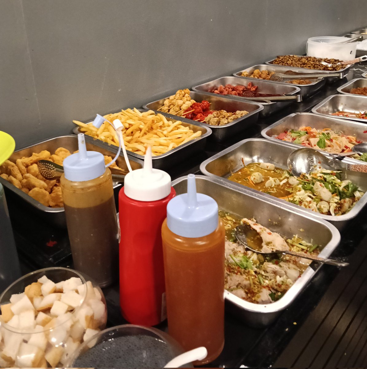 Thann_Ch's tweet image. มื้อค่ำ หมูกระทะบ้านๆกันคับ🫕🍡🍢🍧