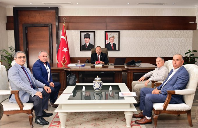 Muhtarlar Vali Yakup Canbolat’ı Ziyaret Etti