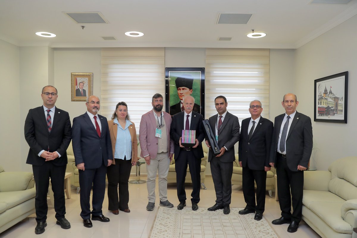 ÜNİVERSİTEMİZDE HALİDE NUSRET ZORLUTUNA SEMPOZYUMU BAŞLADI

Trakya Üniversitesi ve Ihlamur Akademi iş birliğiyle, Türk edebiyatının önemli kadın yazarlarından Halide Nusret Zorlutuna anısına bir sempozyum düzenlendi. 

Trakya Üniversitesi Balkan Kongre Merkezi’nde