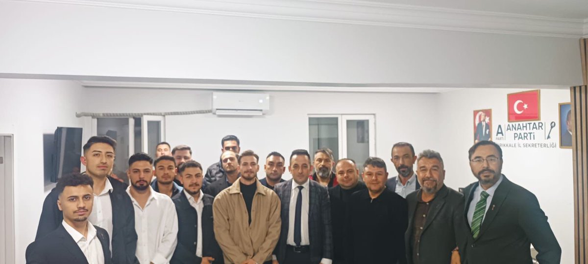 Anahtar Parti’ye Katılımlar Artıyor

Kırıkkale’de 15 genç, “Bu memleketin bilen evlatları var” diyerek Anahtar Parti’ye toplu üye oldu. Son dönemde Türkiye genelinde artan katılımlar, partinin yükselen ivmesiyle paralel şekilde dikkat çekiyor.