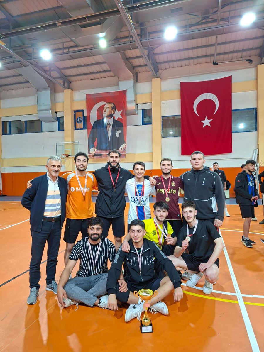 TrabzonKYGM's tweet photo. Sporun ve Mücadelenin Kazananları Belli Oldu! 🏆

Adnan Demirtürk Yurdu’nda kıyasıya rekabet, centilmence mücadele ve büyük bir heyecanla tamamlanan futbol, voleybol ve bilek güreşi turnuvaları, ödül töreniyle taçlandı! 💪 https://t.co/4VbEse3RZZ