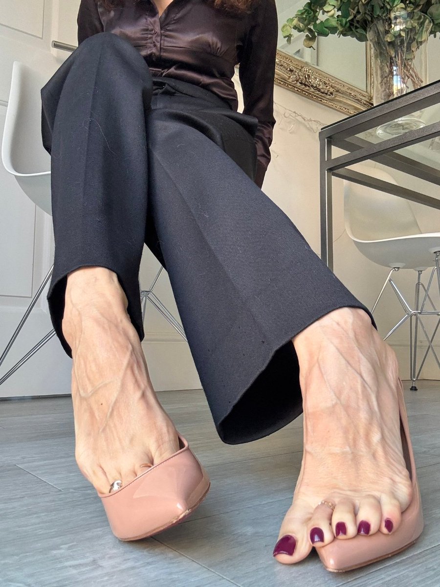 PrimeSoleStudio's tweet photo. Anyone else's mouth start watering 🥵
#prettyfeet #feet #feetworshi̇p #feetfetısh #footfetısh #prettytoes #sexyfeet #nailpolish #purpletoes https://t.co/EKzSJsy9Wk