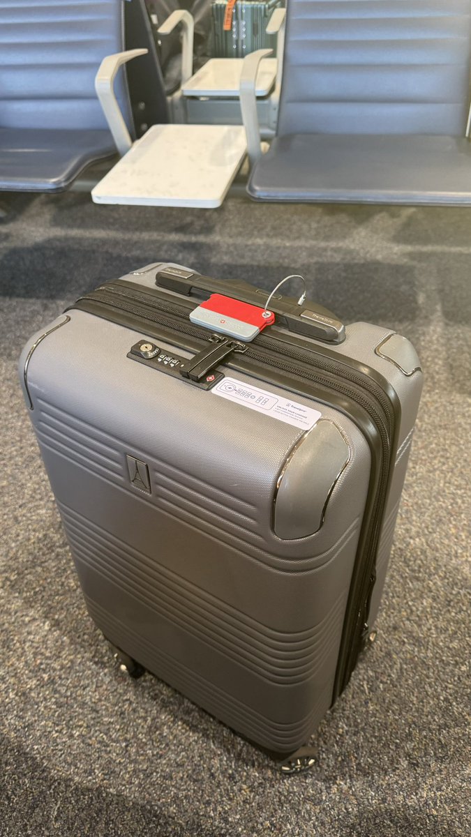 rogue_router's tweet image. 35 hours from now. I’ll be in Melbourne, Australia for @CiscoLiveAPJC talking about building networks with @CiscoModelLabs 

Solid chance my CML mini node is traveling in this bag.