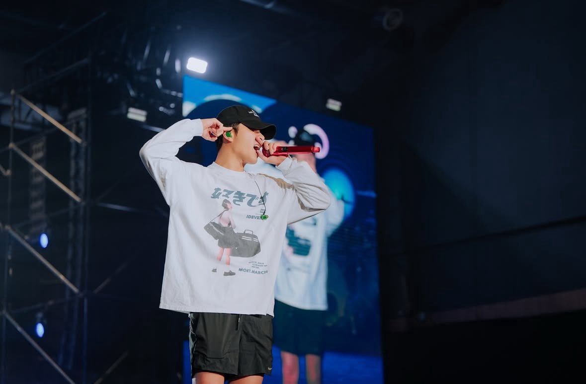 zonghyukbae's tweet photo. Junhoe KFINITY stage moments
cr : dfemalaysia ig
#JU_NE #구준회 #JUNHOE
#Kfinity #KFinity2025 #KFinityMusicFestival2025 https://t.co/hIXHKMDvBp