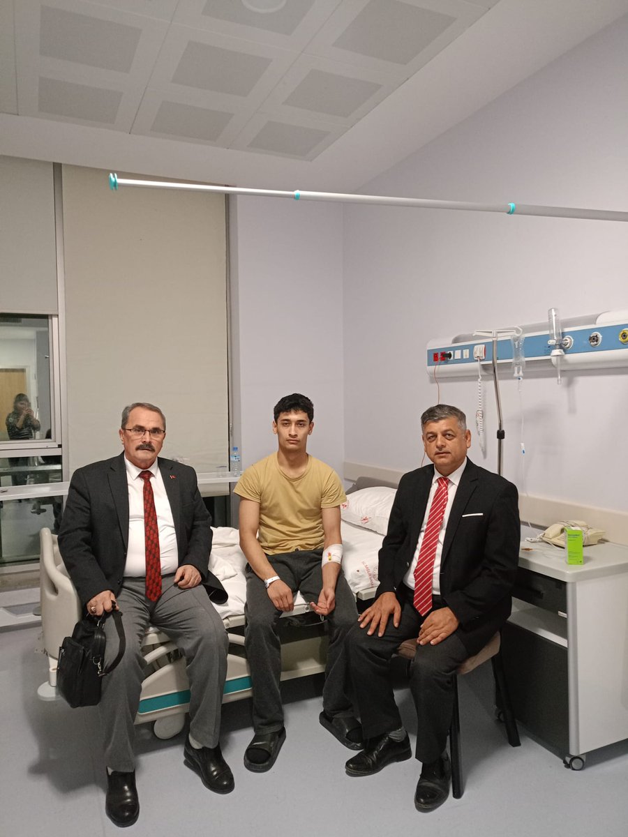 📍 Eğirdir İlçe Müftülüğü

Eğirdir İlçe Müftülüğü destek personeli Mehmet Can Kelle kardeşimizi, tedavi gördüğü Eğirdir Devlet Hastanesinde ziyaret ettik.

Kıymetli kardeşimize geçmiş olsun dileklerimizi iletiyor, Rabbim’den acil şifalar ve sağlıklı günler diliyoruz.