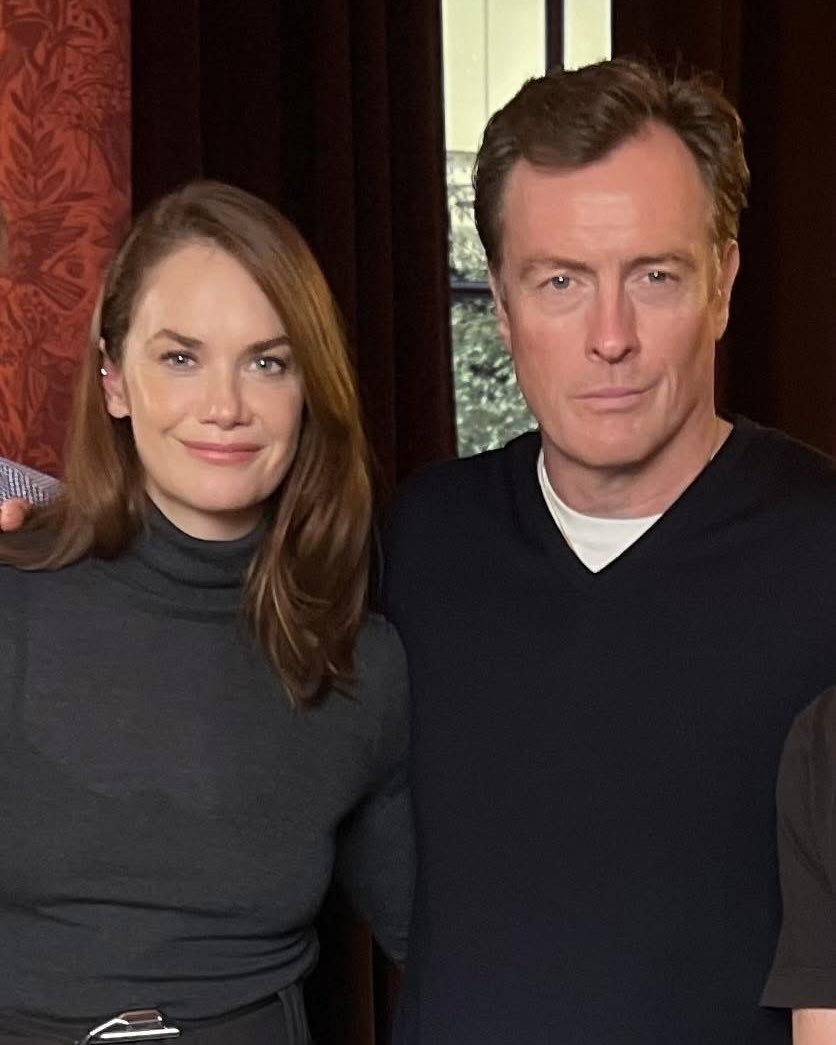 The reunion photo we all craved! 😍 Ruth Wilson and Toby Stephens!

#JaneEyre #TobyStephens #RuthWilson 
📸 Simon Goretzki