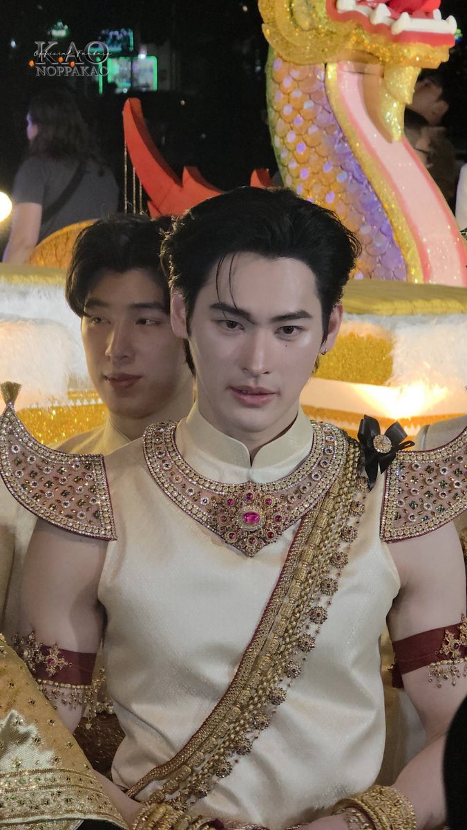 KaoNoppakaoTH's tweet photo. เทพบุตรนพเก้า ณ ขบวนที่ ๙ ค่ะ🚗🕯️✨

🙏🏼ขอบคุณภาพ/คลิป จากแฟนคลับหน้างานนะคะ

KAO CHANGE TOGETHER PARADE

#ยี่เป็งเชียงใหม่ม่วนใจไปกับเก้า https://t.co/qv5uksEIAW