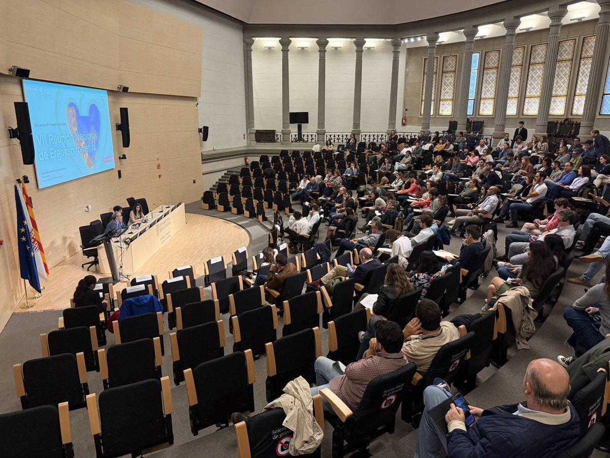 alberenguel's tweet image. Enhorabuena @DOCTORASANZM @pablotoledofr y @josalar13 por un nuevo éxito de grupo de trabajo @Ergoespiro_SEC de la @secardiologia y su séptima reunión #ErgoBarcelona2025. Casi 250 inscritos y el Paraninfo de la @UniBarcelona en el @hospitalclinic a reventar!! Feliz de ver como el…