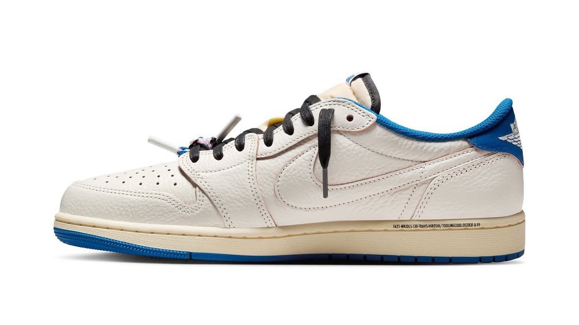 Mitsu_Aizawa's tweet photo. 🔥 GOD SELECTION XXX EEK 7 開催🔥  
Travis Scott × FRAGMENT × Nike Air Jordan 1 Low OG SP "Sail/Military Blue"
夢のトリプルコラボが、ついに国内ドロップ！  
セイルの柔らかさとミリタリーブルーのクールさが融合した、プレミアムな一足。  
あなたの足元をストリート界の頂点へ導く…✨  

💰 価格
¥22,330（税込）
（US定価$150相当！プレ値爆上がり確定だろ）  

👟 サイズ展開 (JP)
22.5 / 23 / 23.5 / 24 / 24.5 / 25 / 25.5 / 26 / 26.5 / 27 / 27.5 /  
28 / 28.5 / 29 / 29.5 / 30 / 30.5 / 31 / 32  
フルサイズ揃い踏み！家族みんなで狙え🔥  

🎯 販売方法
リプから専用応募フォームでオンライン事前抽選！  
簡単エントリーでチャンスGET📱  
（※店舗受け取り・他の決済NG。カード決済のみだよ！）  

📅 スケジュール
応募受付：11/8（土）12:00 ～ 11/9（日）12:00  
当選連絡：11/12（水）9:00以降  
  📧 メールに決済リンク付きで届くよ！落選は連絡なし…覚悟を😎  
発送開始：11/13（木）より順次  
  🚚 手元に届くまでワクワクの1週間！  

⚠️ 注意事項
落選連絡なし！当選のみメール📨  
電話問い合わせはお断り。フォームだけチェック！  
オンラインカード決済限定。店舗NG、ご了承を🙏  

忘れずに応募して、ヒプノシス級のレアアイテムを掴め！
このドロップRTで運気UP？👀  

#TravisScott #Fragment #AirJordan1 #GODSELECTION #スニーカー抽選 #EEK7  #mmm抽選情報