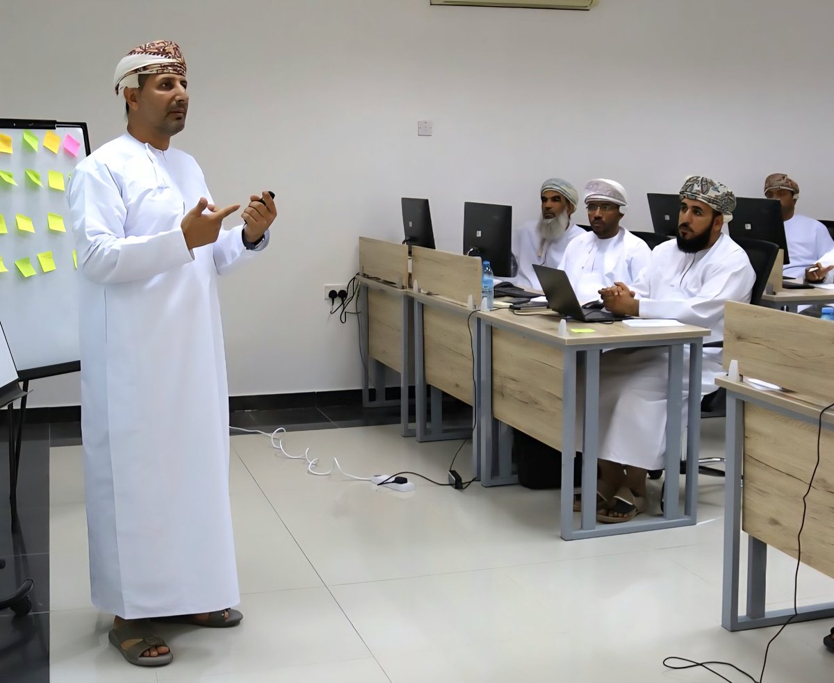 EduGovDkh's tweet photo. نفذت #تعليمية_الداخلية ممثلة بقسم التدريب والتأهيل، وبالتعاون مع إدارة حماية المستهلك بـالداخلية، ورشة تدريبية بعنوان "إدارة وتحليل البيانات الضخمة "،قدم الورشة الدكتور عبدالله الخميسي رئيس قسم التدريب والتأهيل، واستهدفت مجموعة من موظفي إدارة حماية المستهلك و #تعليمية_الداخلية https://t.co/24xdIxeulo