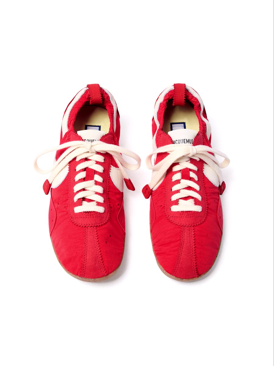 KHJ_H0NGSTYLE's tweet image. HONGJOONG shoes gift from Simon @jacquemus ❤️

@jacquemus x @Nike 
Unisex Moon Shoes Sneakers 
$205 
🔗 : jacquemus.com/en_id/moon-sho…

@aloyoga 
Alpha Shell Jacket | $348
🔗 : aloyoga.com/products/m4200…

#HONGJOONG #홍중 #Jacquemus #Nike #Alo #AloSeoul 
#ATEEZ @ATEEZofficial