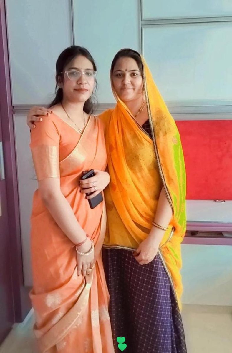 RiyaAssociates's tweet photo. 🎉🥳 *हार्दिक शुभकामनाएं*  🎉🎊🥳

सुमेरपुर के नोवी गांव की बहू *संगीता जी प्रतीक जी पालीवाल को CA बनने पर रिया परिवार की ओर से हार्दिक बधाई एवं शुभकामनाएं* ☺️🤝।
विवाह के बाद भी पढ़ाई जारी रखकर आपने यह साबित किया है कि दृढ़ संकल्प और मेहनत से कोई भी मंज़िल असंभव नहीं होती. https://t.co/WLj1tVnrN8