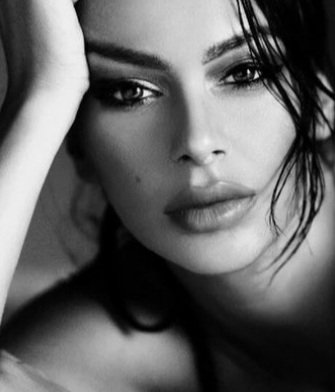 Jangan ijinkan,
yang tak menghargai
masa lalu kita

Menghalangi bahagia
yang akan hadir
di hari esok kita

#gabutmodeon 

#dgatras__words 

📌💙❤